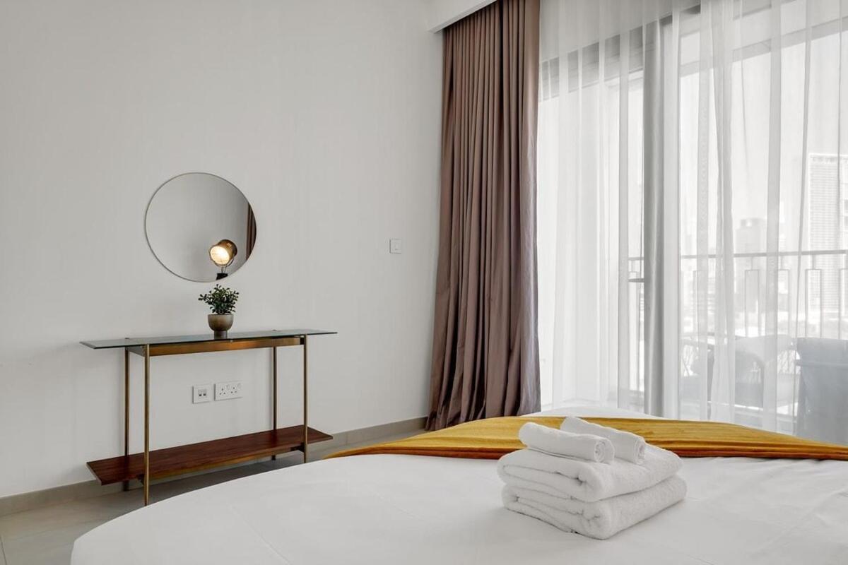Elegant 2br By Mall Apartment *